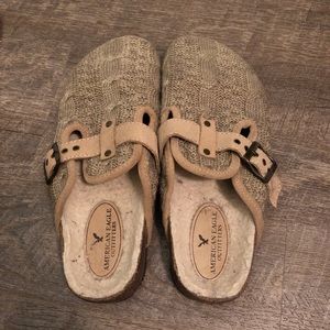 American Eagle Women’s Clogs